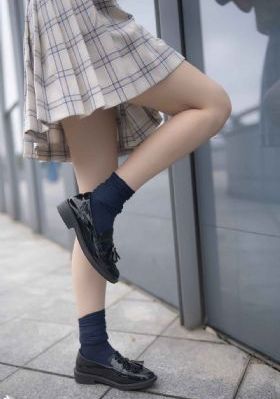 明月照尖东