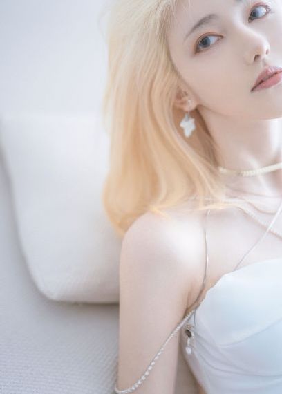 在厨房和女友闺蜜做