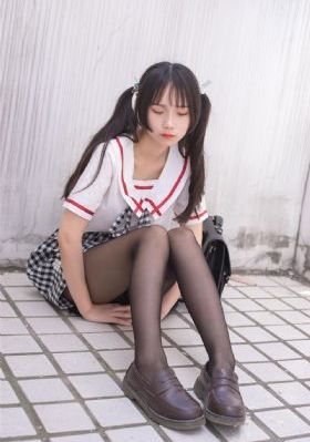 狠狠色噜噜